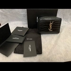 ❤️SOLD❤️ YSL WALLET IN CROC EMBOSSED SHINY LEATHER